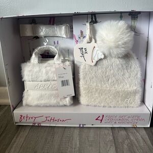 Betsy Johnson Purse Gift Boxed 4 Piece Crossbody Handbag White Fur SET HAT